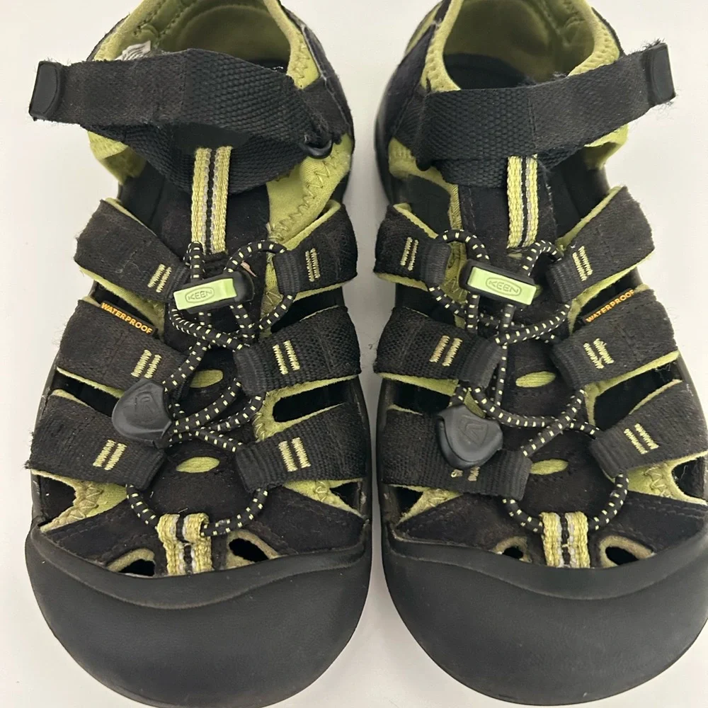 Keen Black/Green Water Sandals Size 5 boy